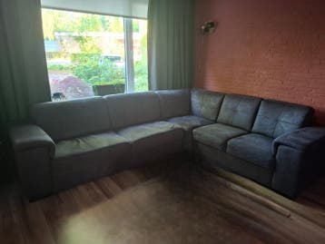 Grote hoekbank, 2.70m x 2.50m, komt uit huis met huisdieren