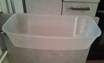Keukenhulp: Keukenkast bakje hangend (beschikbaar: 2 stuks)