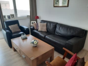 Prachtige leren bank 2,5 zits donkerbruin.
