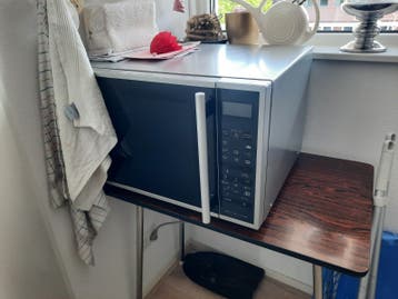 Gratis op te halen. Combi magnetron. In zeer nette staat.