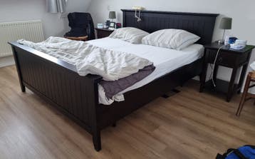 Bed Ledikant hout 160x200 met 2 nachtkastjes donkerbruin