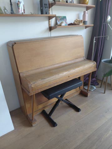 Houten piano met krukje