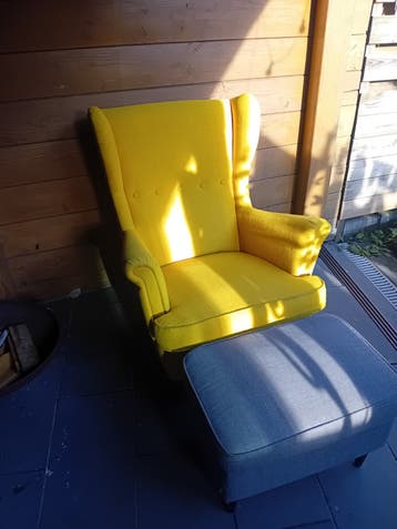Ikea Strandmon geel met grijze poef zie omschrijvi