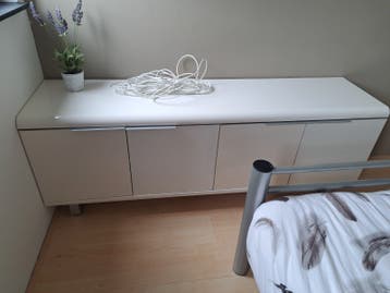 Modern wit dressoir met 4 deuren