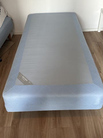 Gratis: 2x IKEA SULTAN bedbodem / boxspring + 2x matras