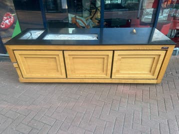 Gratis meenemen!! Horeca toonbank met koeling en opslag