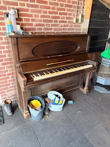Oude piano - Ideaal voor decoratie of restauratie