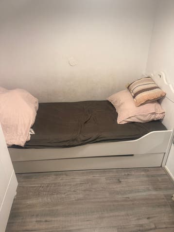 Bed met kast