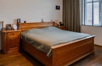 2 persoons bed 180 x 200 2 nachtkastjes