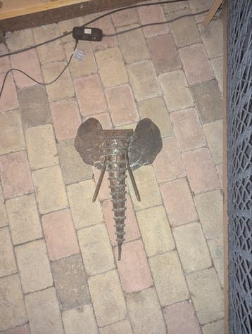 Ijzeren olifant (decoratie) uit Tanzania