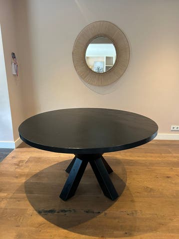 Mangohouten eettafel zwart met metalen poten