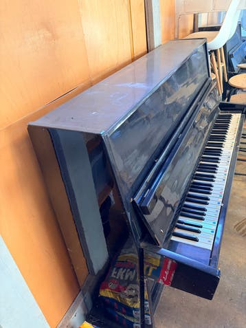 Gratis op te halen: Cherny piano – werkend, stembeurt nodig