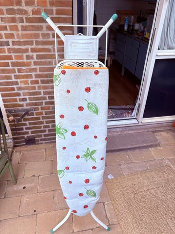 Gratis Strijkplank met lieveheersbeestjesprint