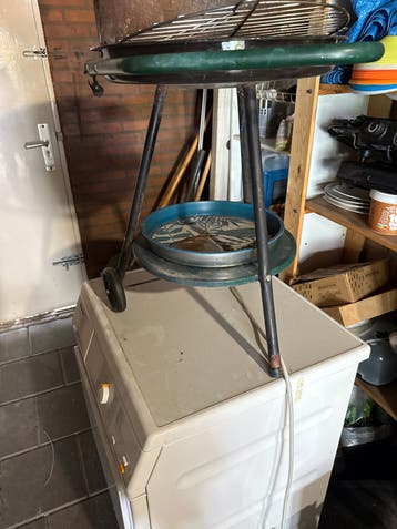 Oud ijzer: droger, BBQ en diverse kleine spullen