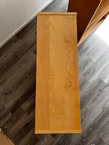 Gratis Twee houten kasten/boekenkasten - snel ophalen!