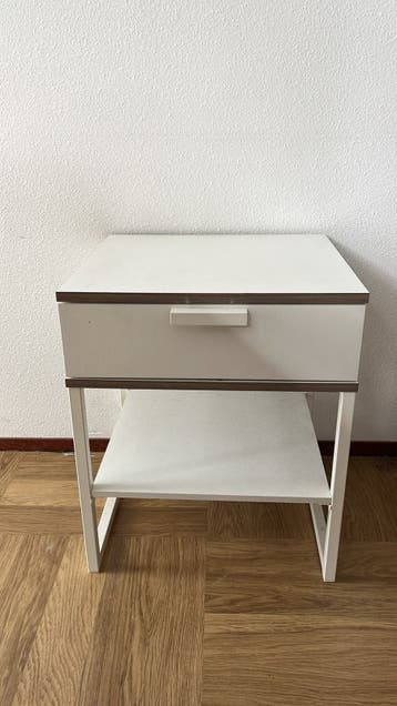 Nachtkastjes - Wit (2x beschikbaar) - gratis - ZSM ophalen