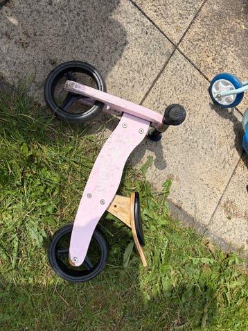Roze houten loopfiets, 2 of 3 wieler. Gratis