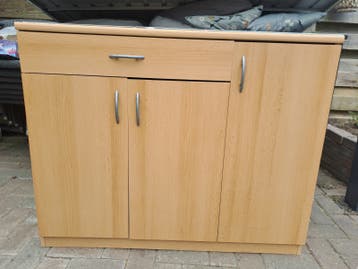 Houten kast met lades en deuren