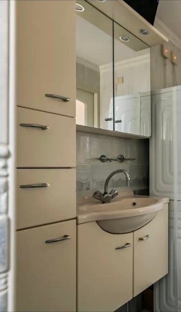 Badkamer meubel met spiegelkast **gratis ***