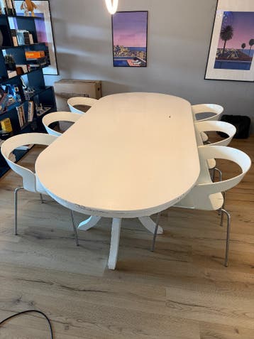 Grote witte eettafel