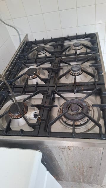 Fornuis met oven (knop afgebroken, werkt wel)