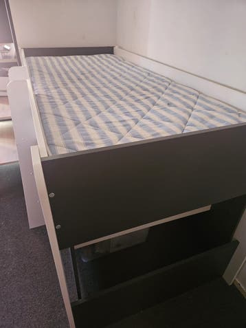 Gratis hoogslaper wit/antraciet met trapje en bureau