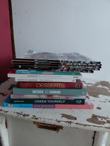 Diverse Kookboeken en LINDA. Magazines