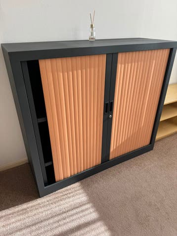 Gratis: archiefkast met roldeurtjes