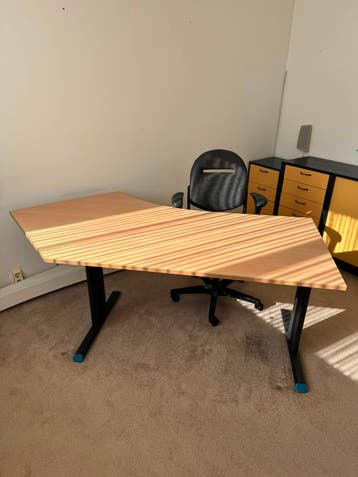 Gratis: bureau (zonder bureaustoel)