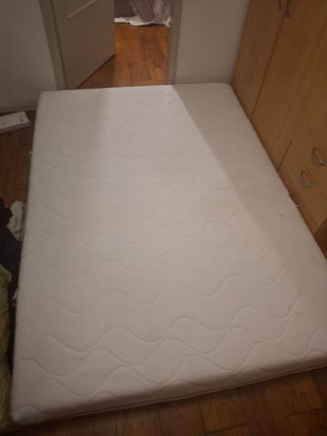 Matras 140 x 200 moet voor woensdag weg!