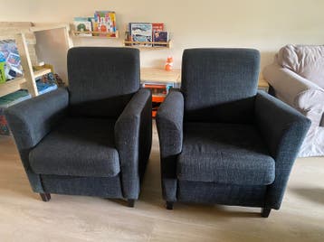 Twee grijze fauteuils