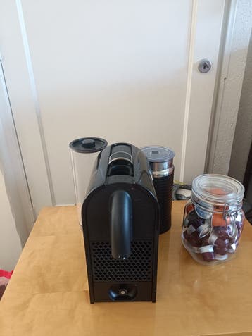 Nespresso apparaat met cupjes