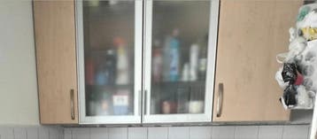 Bovenkastjes met glazen deuren, gebruikt boven wasmachine