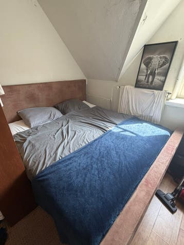 Kingsize bed