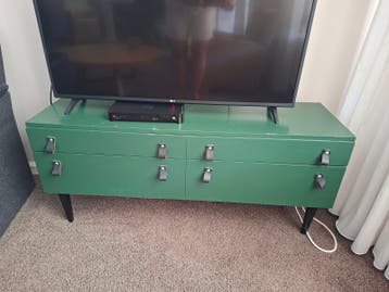 Groene TV-meubel/dressoir met leren handgrepen