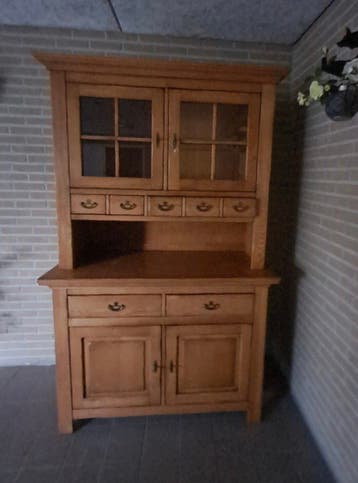 Blank antiek eiken kast