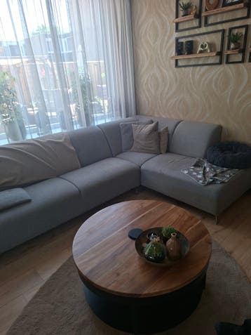 Comfortabele grijze hoekbank
