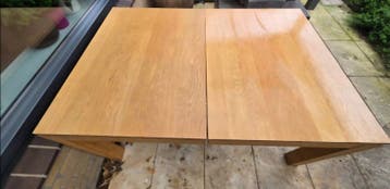 Uitschuifbare eettafel van eikenhout