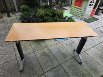 Verstelbaar bureau - ideaal voor thuiswerkplek