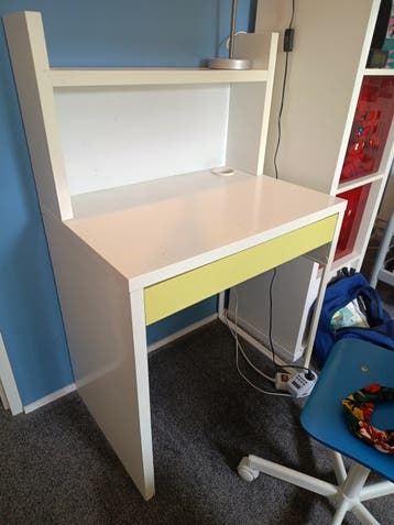 Ikea bureau met bovenkast - gratis af te halen in Velp