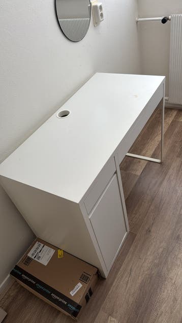 GRATIS OPHALEN bureau, spiegeltje en stoel
