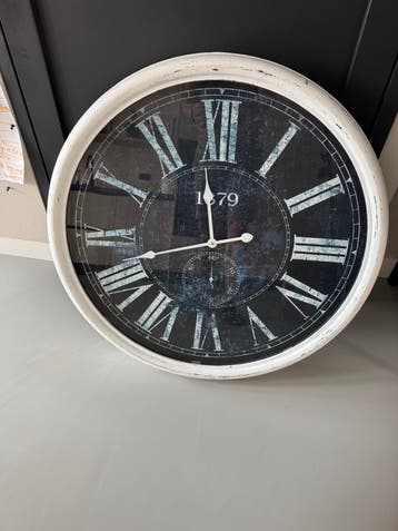 Grote wandklok, gratis af te halen