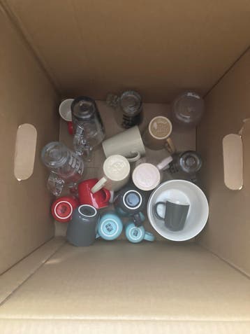Gratis kopjes thee glazen en kommetjes