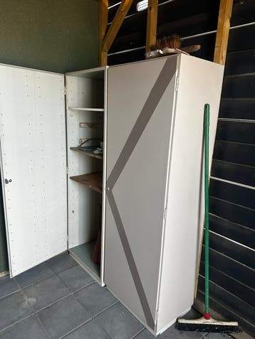 2 opbergkasten met legplanken