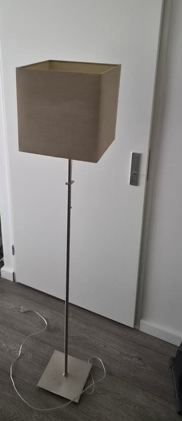 Beige Vloerlamp met Vierkante Kap - ca. 140 cm Hoog