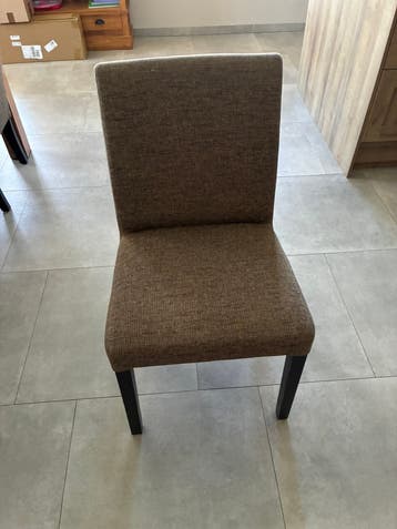 Eetkamerstoelen plus 4 barkrukken
