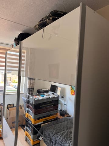 GRATIS: Moderne kledingkast met spiegeldeuren