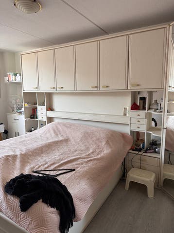 GRATIS: Tweepersoonsbed met ombouw en kasten