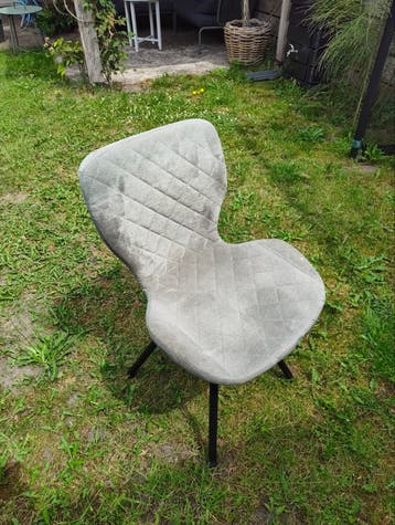 4 stoelen gratis af te halen