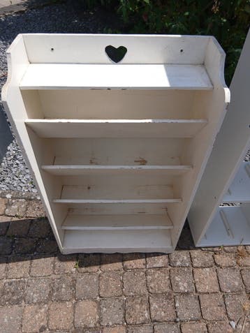Vintage houten wandrekje met hartje